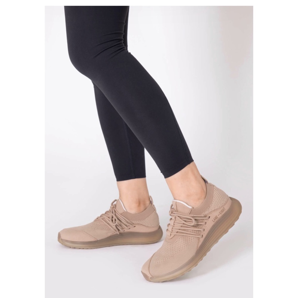 Lane Eight  Women’s Trainer AD 1 Size 9